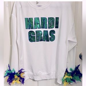 Super cute sweat shirt . Feathers come off or on